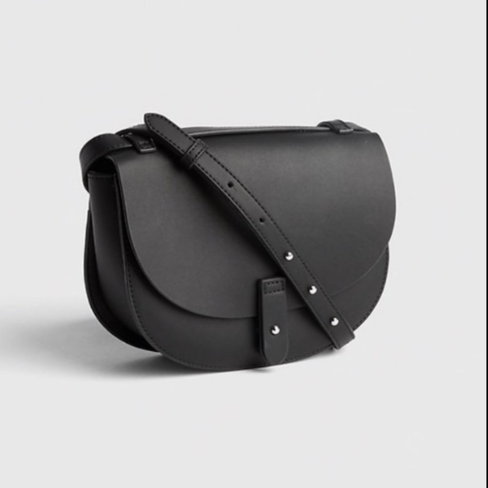 Gap Crossbody Saddle Bag